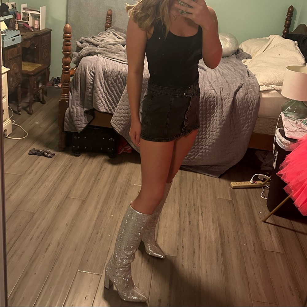 Knee High Sparkly boots - Picture 3 of 7